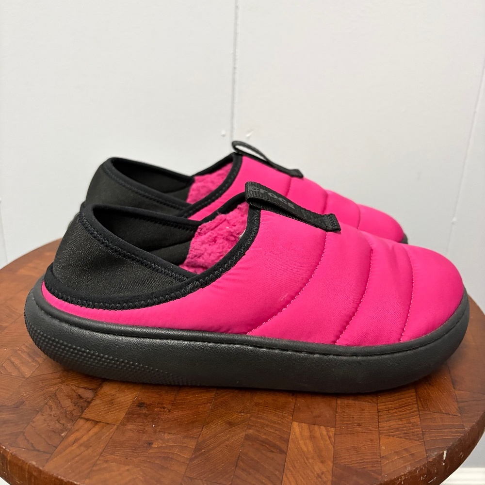 Crocs Classic Puff Moccasin Dragon Fruit Women's Size 8
